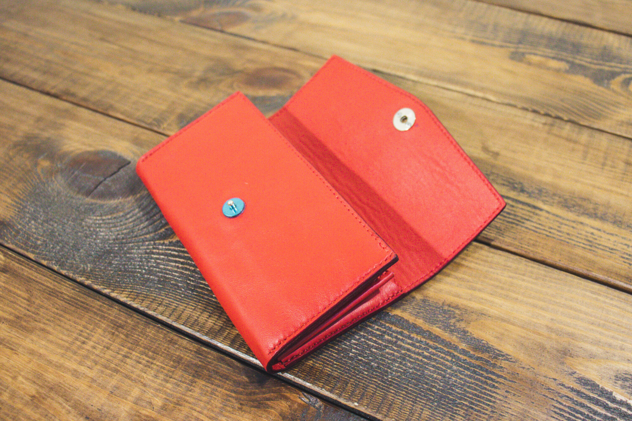 Женский кошелек из натуральной кожи. Бифолд с монетницей. Кошелька из кожи бифолд. Лучшие кошельки из кожи. Кошелек бифолд.