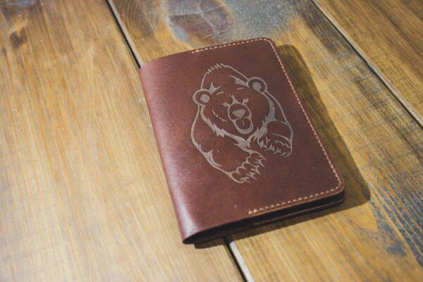 Обложка на паспорт с гравировкой «Медведь»