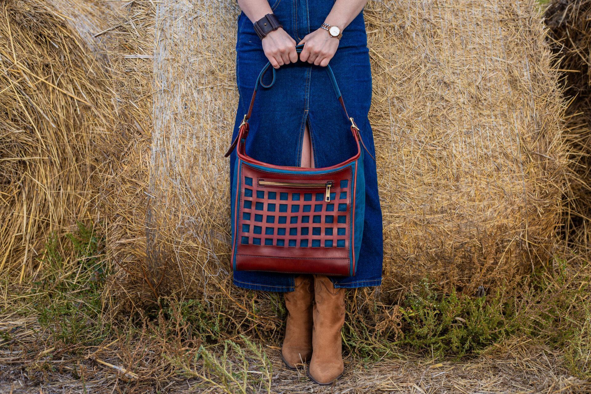 Сумка на плечо из кожи и канваса "Морская волна" Сумка на плечо из кожи и канваса «Морская волна»