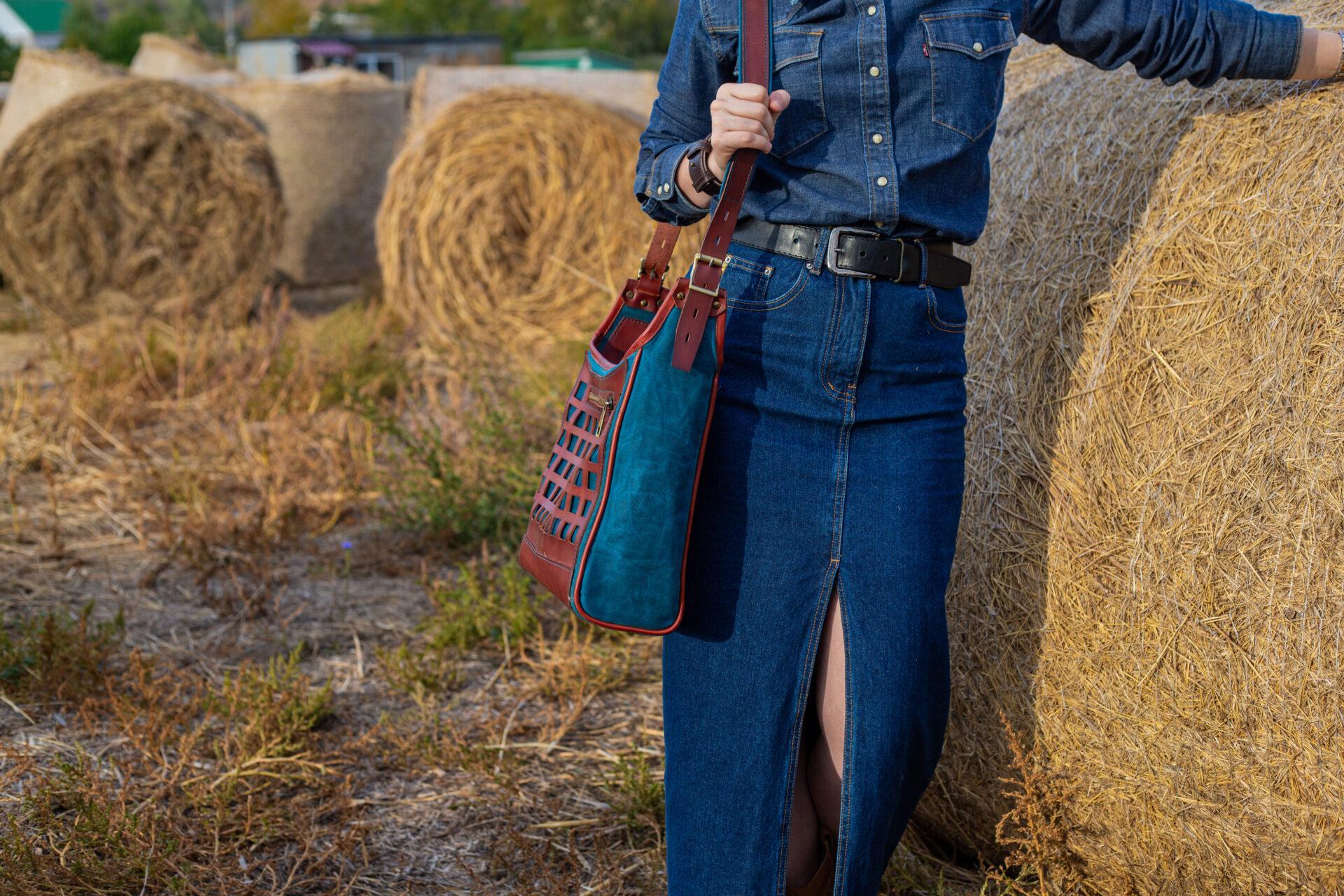 Сумка на плечо из кожи и канваса "Морская волна" Сумка на плечо из кожи и канваса «Морская волна»