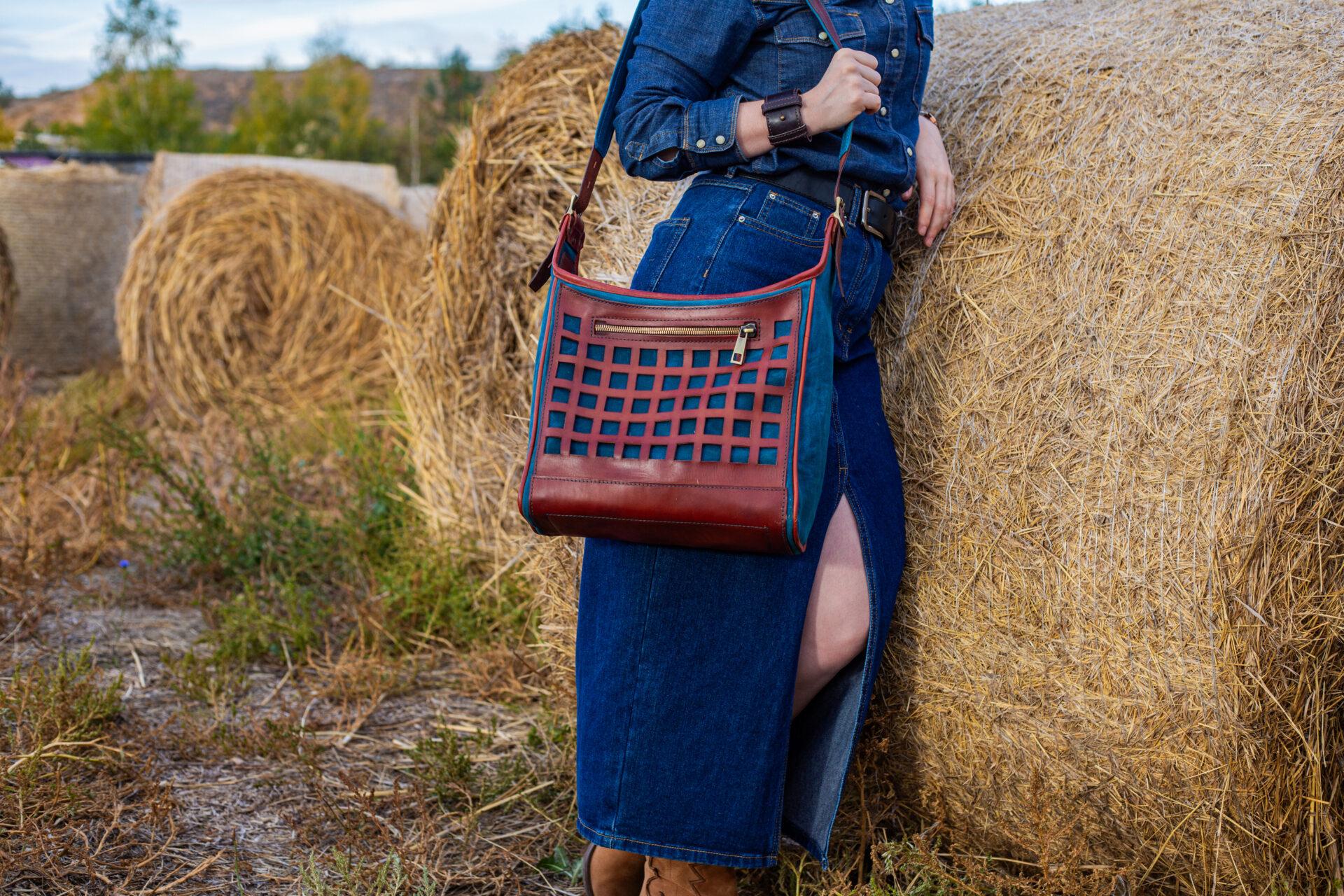 Сумка на плечо из кожи и канваса "Морская волна" Сумка на плечо из кожи и канваса «Морская волна»