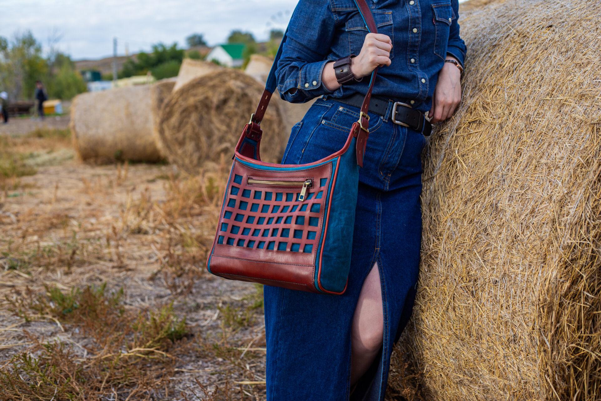 Сумка на плечо из кожи и канваса "Морская волна" Сумка на плечо из кожи и канваса «Морская волна»