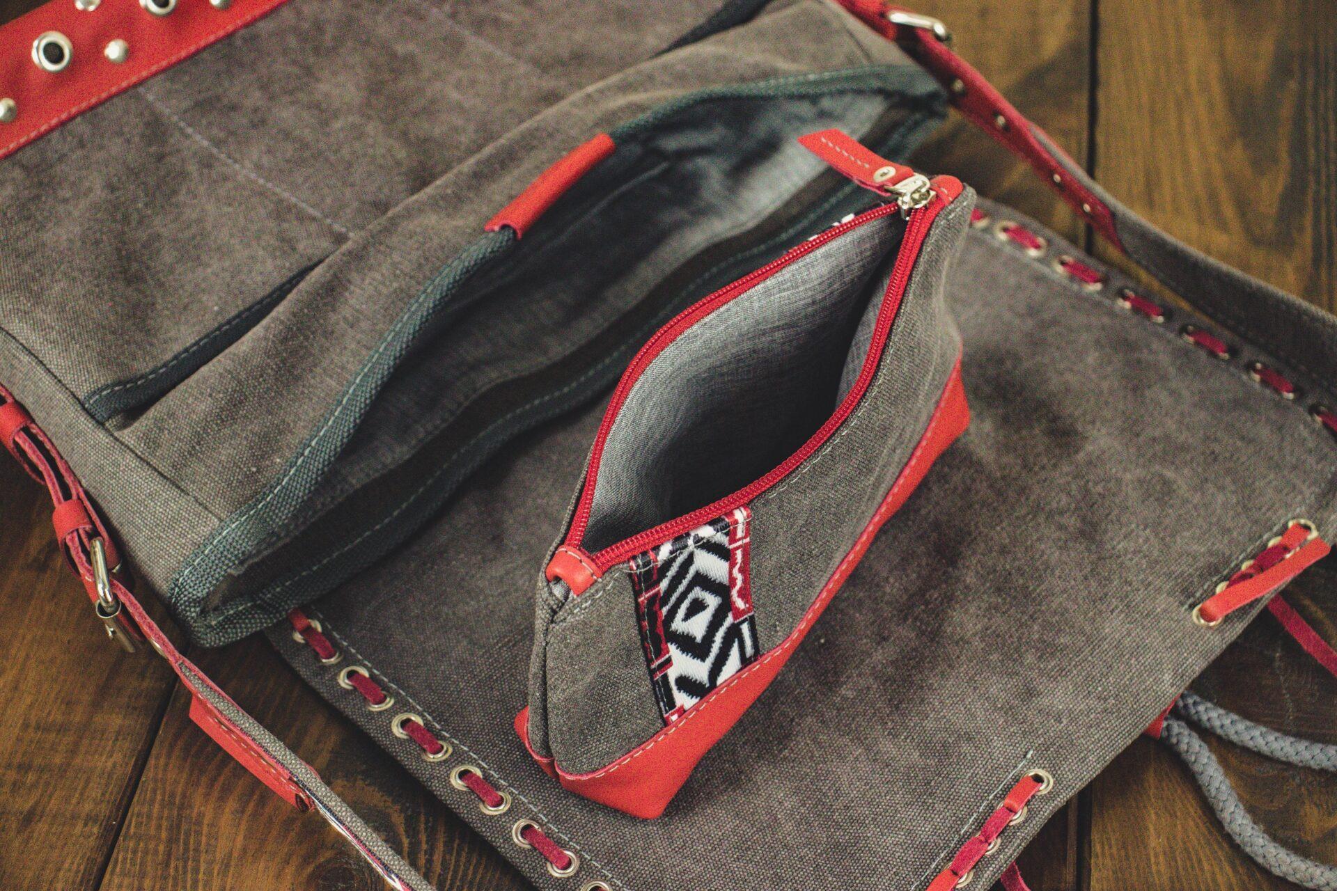 Набор аксессуаров: Сумка-мессенджер и косметичка Набор аксессуаров: Сумка-мессенджер и косметичка