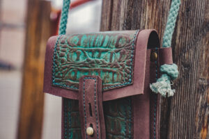 Сумка для телефона на шею (кросс-боди) «Кроко»